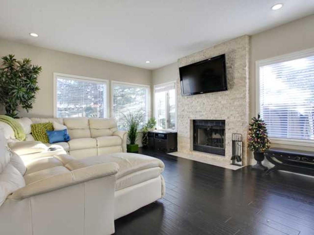 Ledgestone - SALE - Ivory Travertine Cream - Calgary Ledge Stone Stores